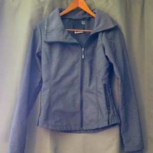 Bench jacket with thumbholes